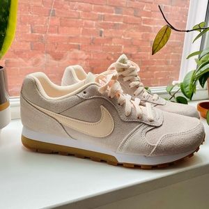 New (without tags)low top Nike sportswear suede sneakers